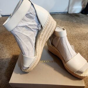 Franco Sarto Cream Espadrille Shoes with Contemporary Design
Preloved almost new